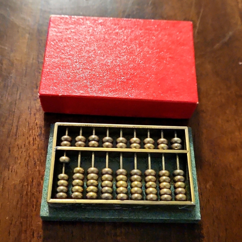 VINTAGE CHINESE ABACUS ON GREEN MARBLE STAND. PAPERWEIGHT CALCULATOR IN ORIGINAL